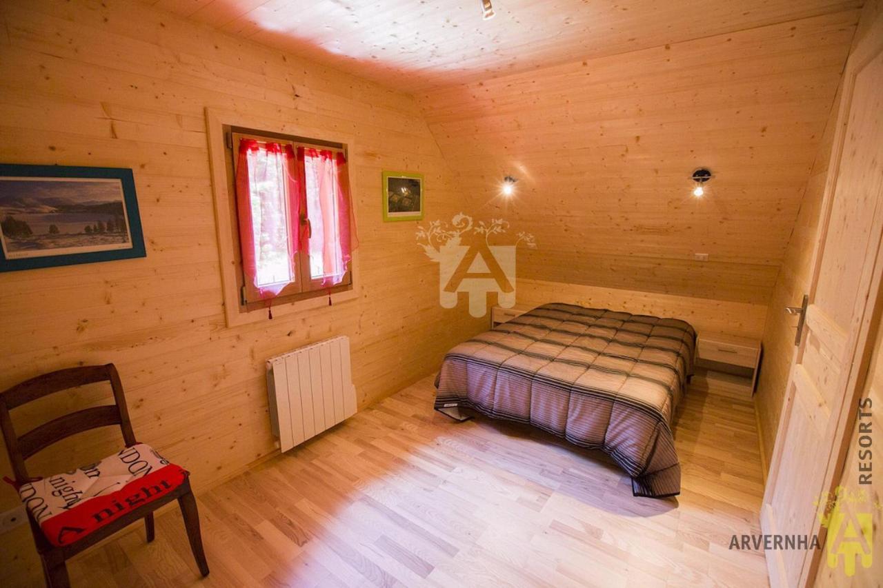 Chalet Des Noisettes Murol Bagian luar foto