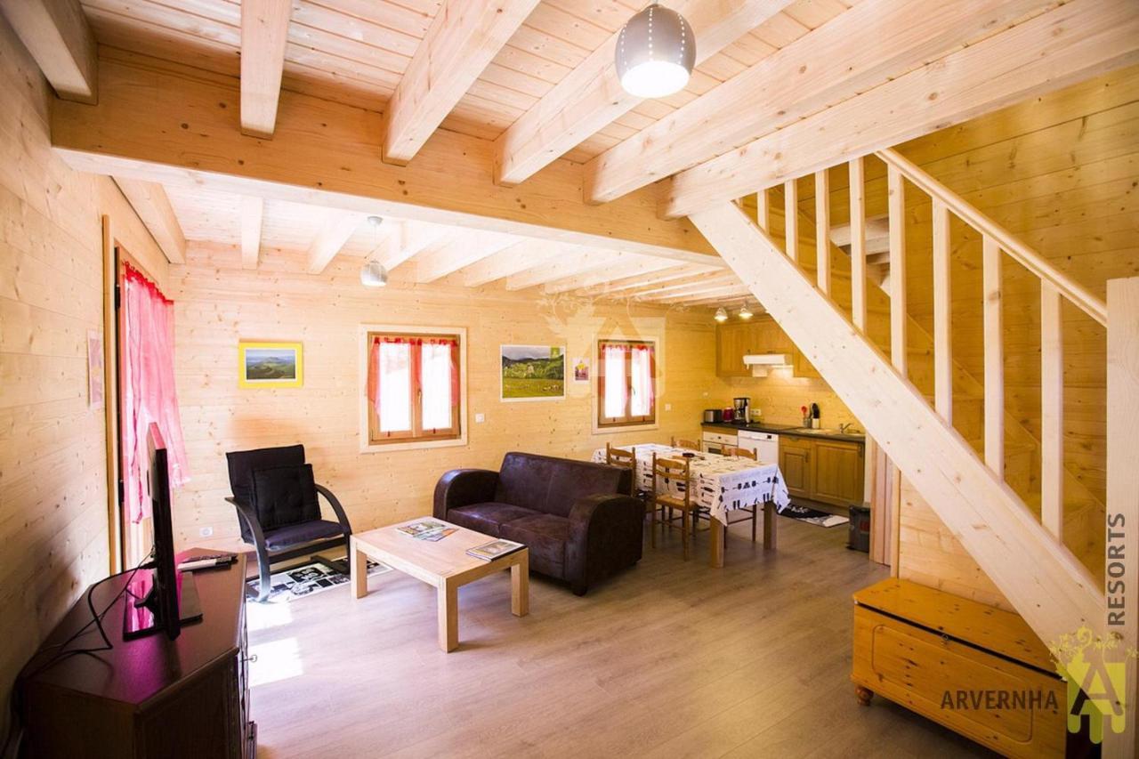 Chalet Des Noisettes Murol Bagian luar foto